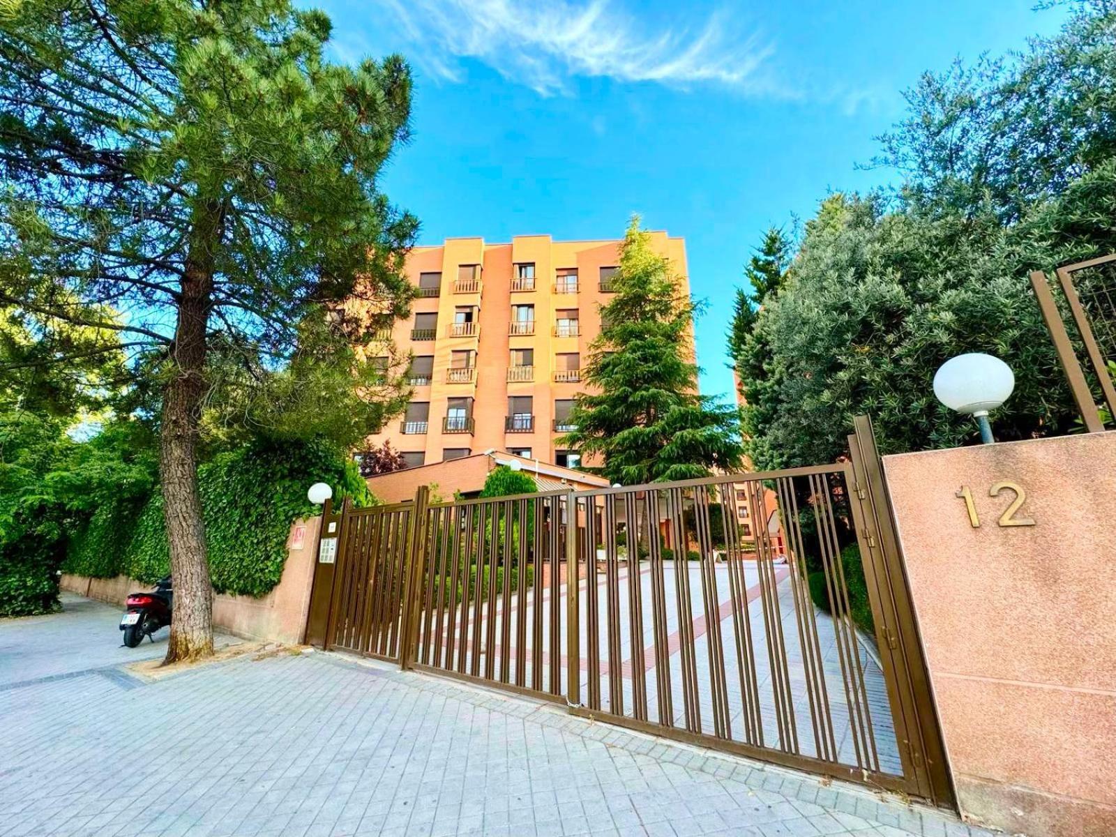 Airport Madrid Plenilunio Suites Green By Bebalmy Екстериор снимка